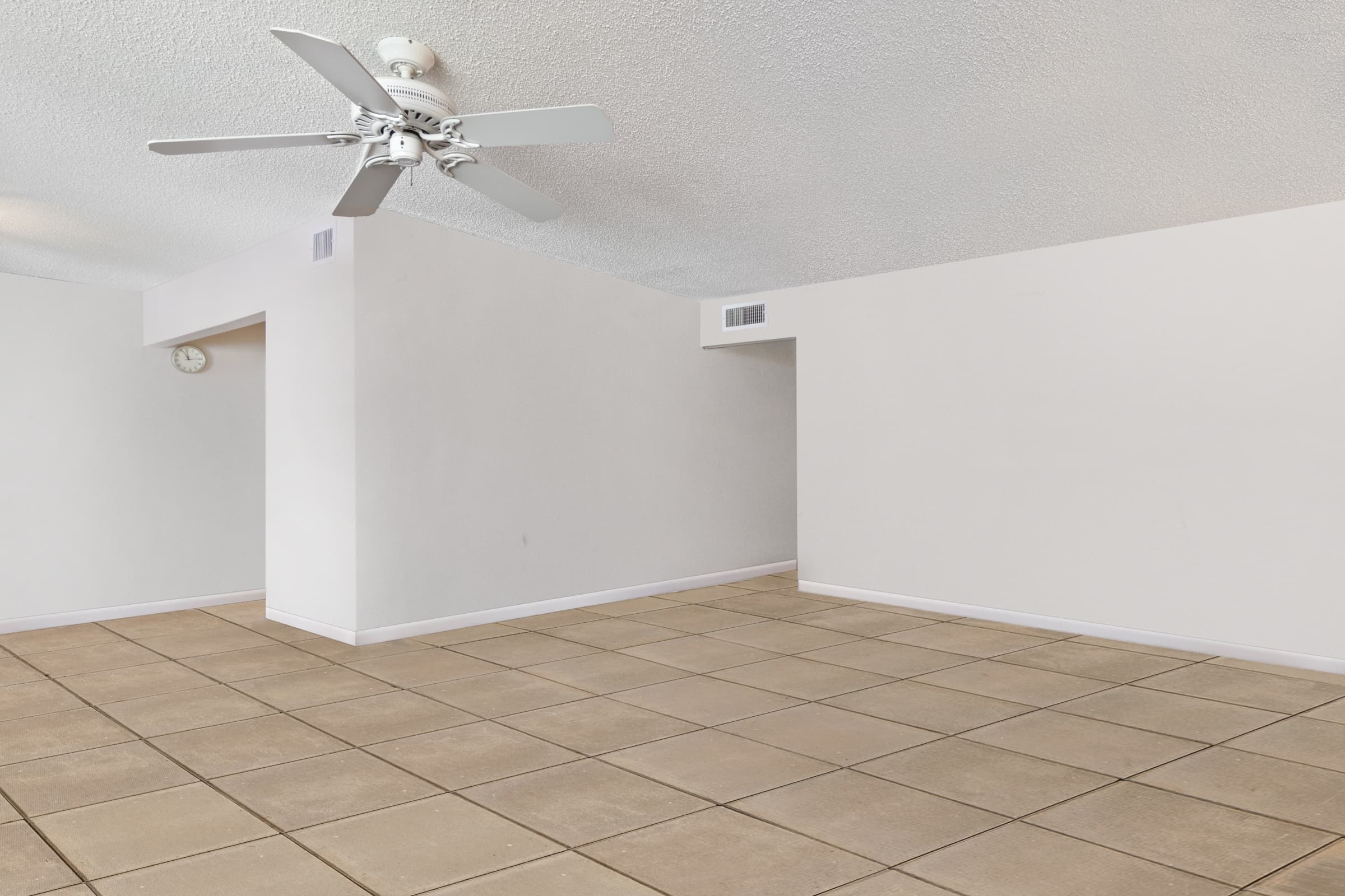 The same room after object removal: boxes, furniture and personal items removed, leaving clean walls and tiled floor